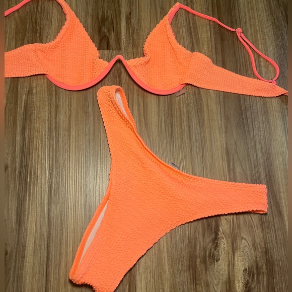 Bikini Set - Picture 2 of 3